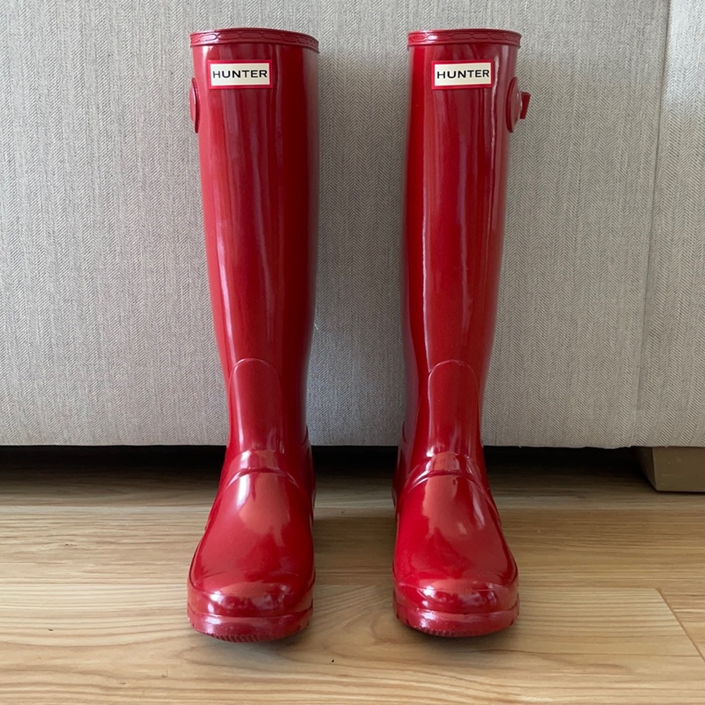 Woman’s size 6 tall Hunter rain boots